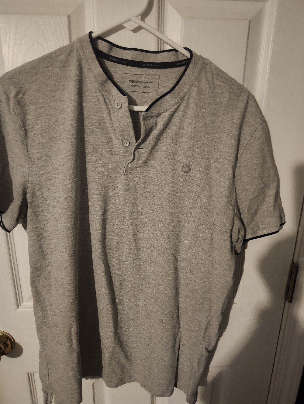 Denim&Co Light Grey Henley Polo with Contrast Trim